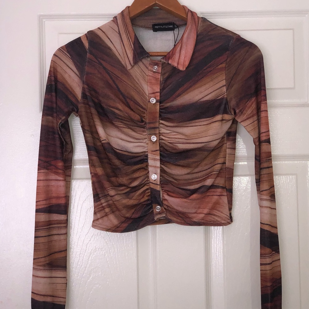 Prettylittlething shirt size 4